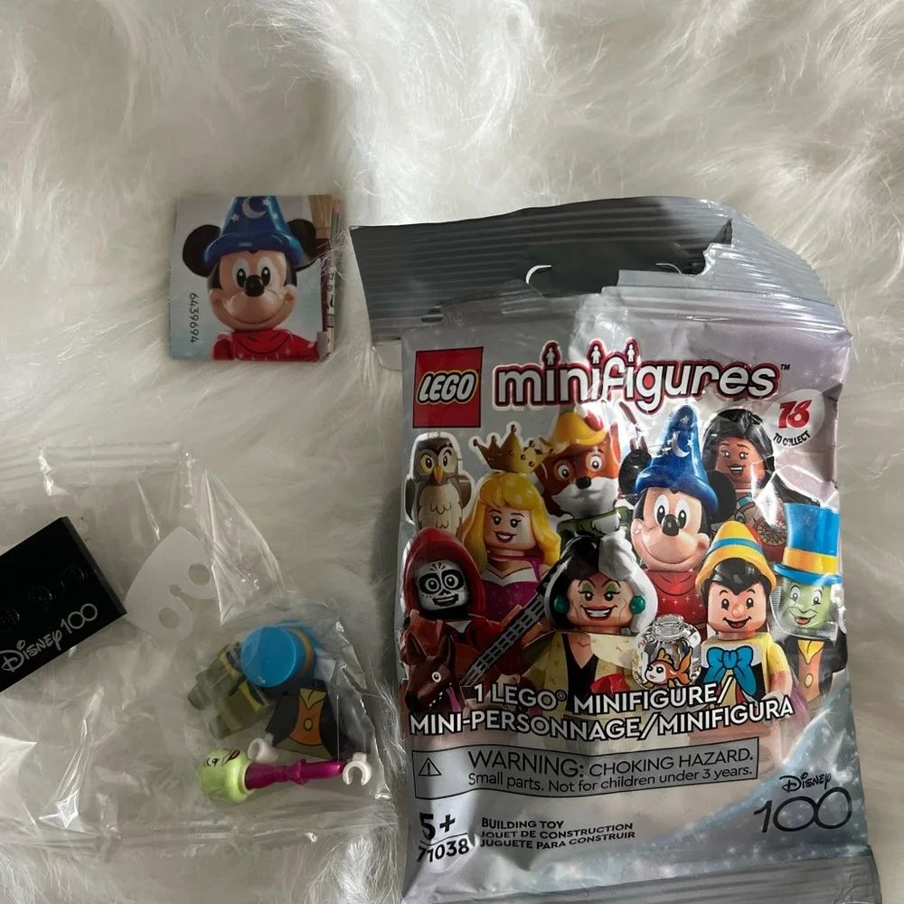 Jimminy Cricket LEGO Minifigure. Disney Miniseries (open Lego bag)